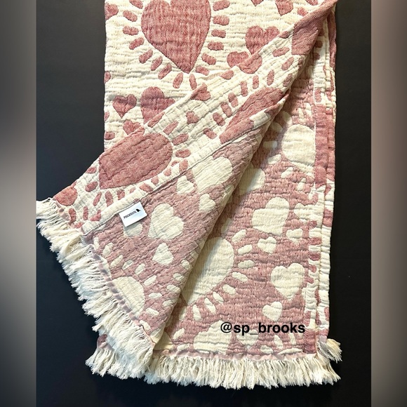 🎁Piscatextil Throw Blanket - Hearts -Red and Oatmeal- Cotton- Valentine’s Throw - Picture 4 of 4